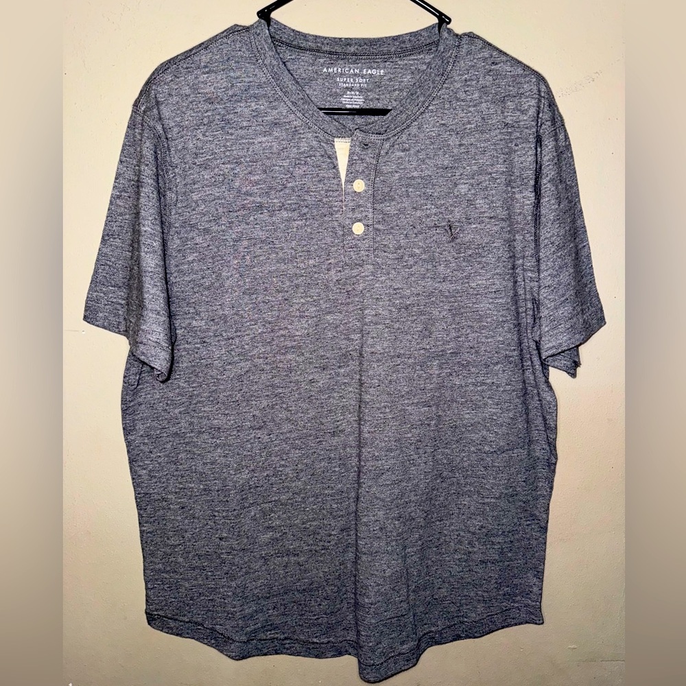 American Eagle tee